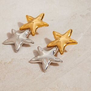 Gold and Silver Star Earrings Q321